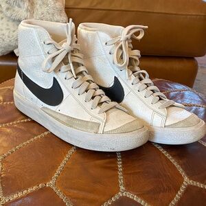 Nike High-Top Sneakers in white and Black